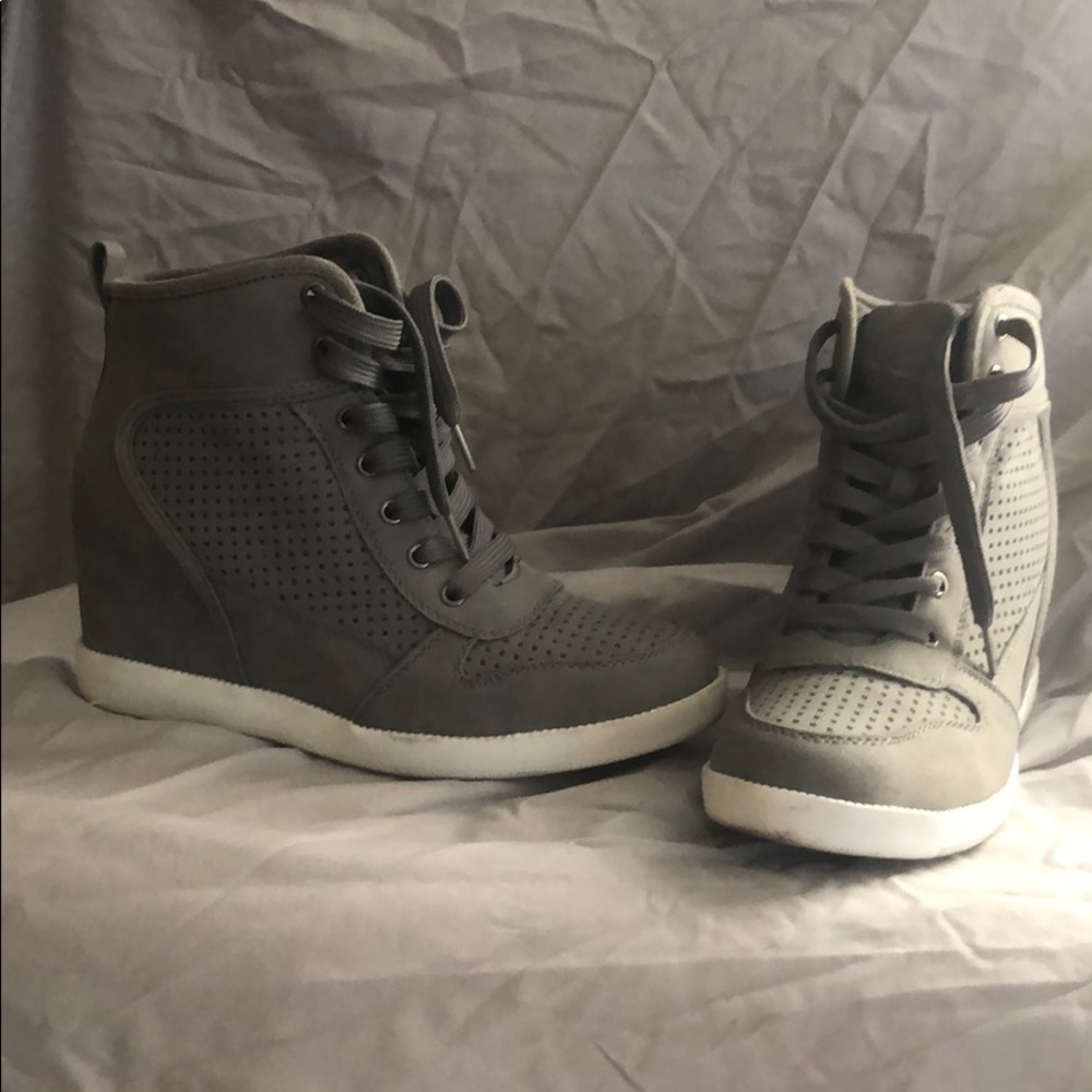 Wedge sneakers